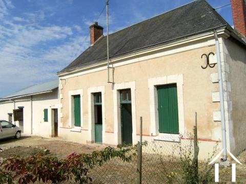 MAISON HABITABLE DANS UN PETIT HAMEAU  