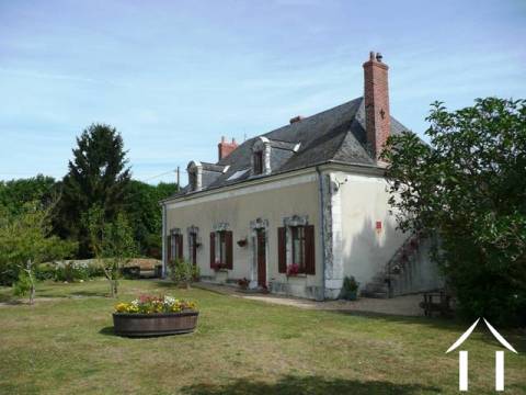 FERME DE 5 CHAMBRES À COUCHER ENTOURÉE DE PRE  