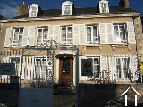 IMPOSANTE MAISON DE VILLE ET GITE PROSPÈRE  