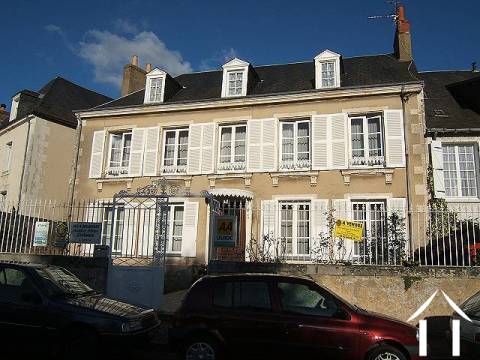 Vue éloignée de la propriété.  
