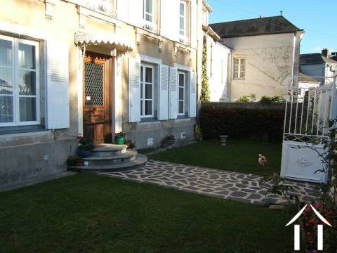 Petit jardin devant la propriété  