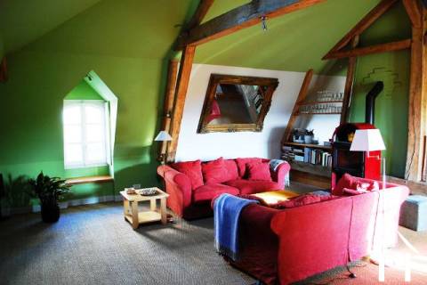 Il y a plus de 80m2 d'espace ouvert à ce niveau ; couplé aux hauts plafonds, cet appartement offre un sentiment de grandeur!  