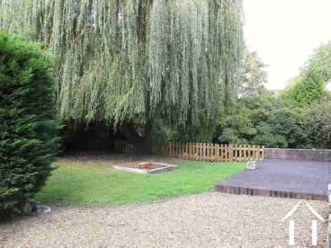 The garden with its sun terrace and gravel courtyard.