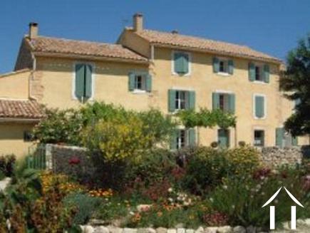 Mas provençal admirablement situé  