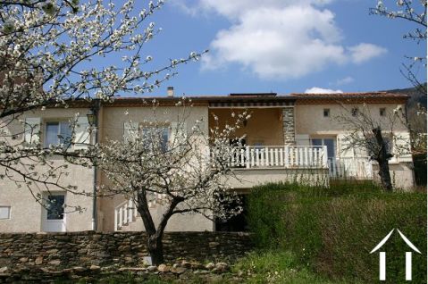 Villa en parfait état au calme et vue dégagée !