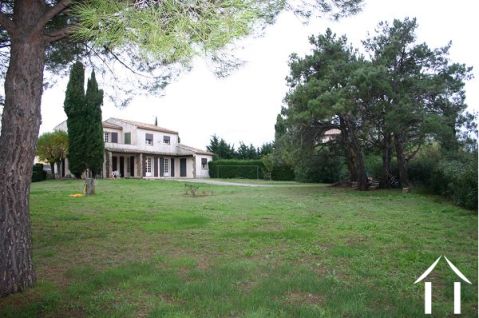 Grande villa sur beau terrain de 3261m² .