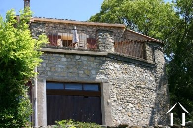 Maison en pierre dans un bel emplacement paisible  
