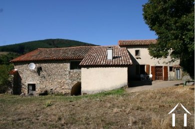 Ayant 300 ans, rénovée avec 3 chambres à coucher  