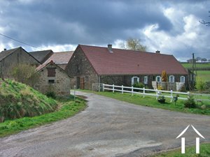 Ferme équestre avec 15 ha