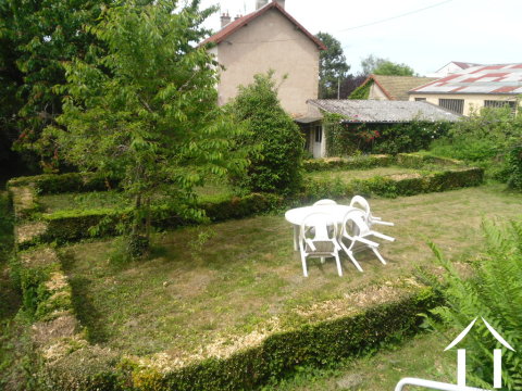 garden and garage at the back