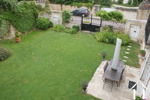 Front courtyard garden