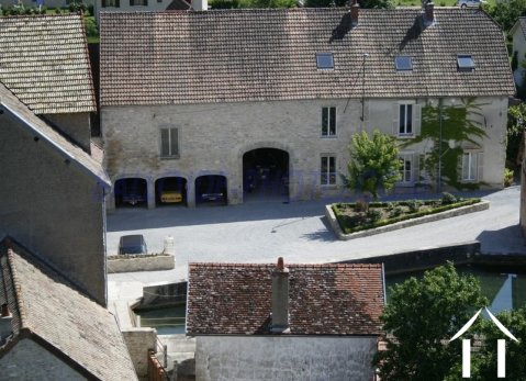 Partie d'un complex avec moulin, maison et terrain