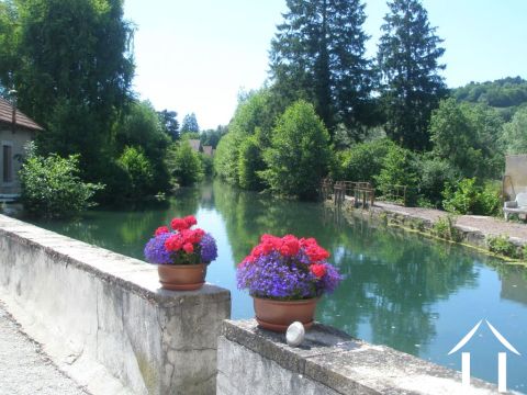 River Ouche arrives at the mill