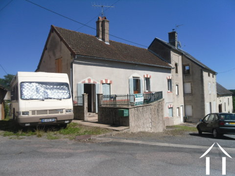 Maison de village en très bon état général.  