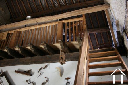 Mezzanine barn