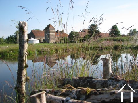 Maison de caractère avec maison d'invités et dépendance