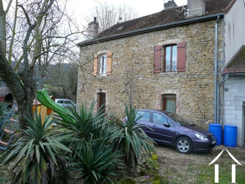 jolie maison dans village calme