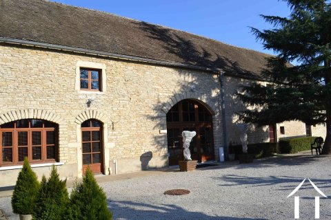 Beaune, demeure de 5 chambres d'hotes, gite et habitation 