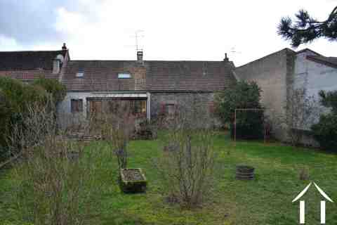 Maison de village rénovée proche Meursault, grand terrain