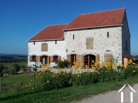  Maison rénovée avec goût. Belle vue dégagée.