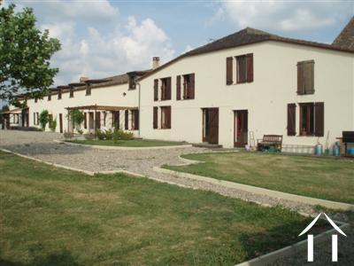 Maison avec Gites A Vendre Près de Eymet