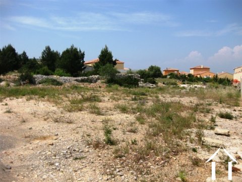 Terrain constructible dans une zone résidentielle paisible