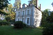 Beau manoir avec ses propres meubles et parc privé