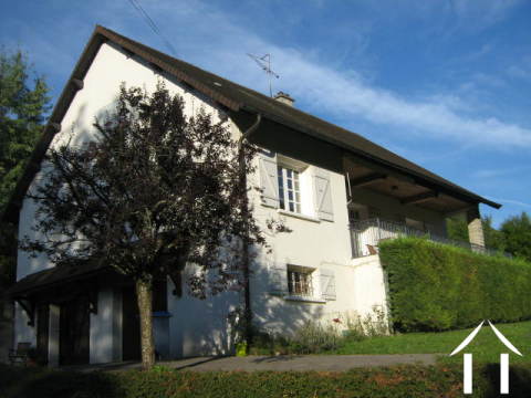 Maison sur une colline près de Poligny avec de grandes vues 