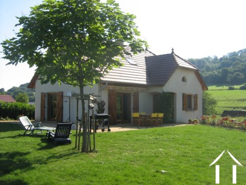Villa moderne dans un village vinicole du Jura  