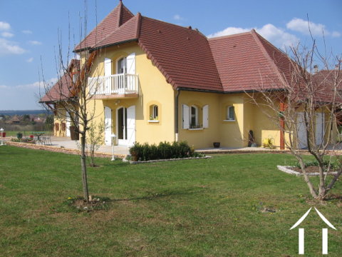 Maison contemporaine et indépendante avec vues  
