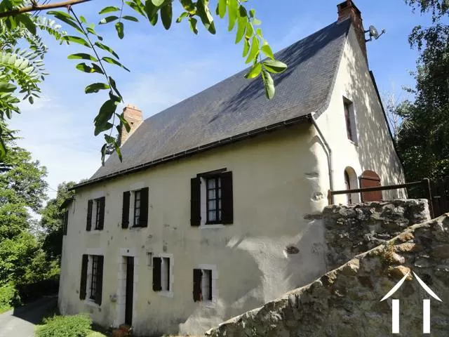 A CHARMING 15th CENTURY 3-BEDROOM COTTAGE