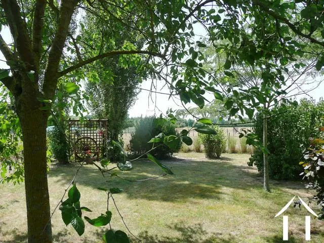 2000m2 de jardin, avec vue sur la campagne ouverte et le village au loin.   