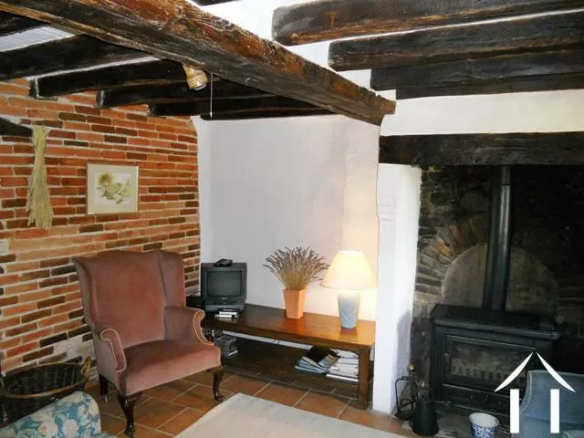 Le séjour du gîte (poële à bois incluse).   