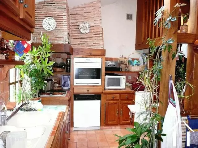 The kitchen is well equipped and has a small breakfast area. 