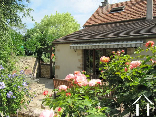 Maison de bourg à vendre tonnerre, bourgogne, PW3186B Image - 1