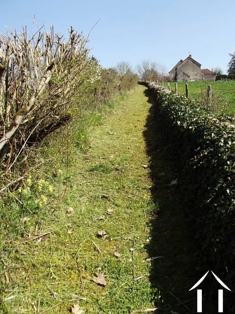 chemin privé pour le village