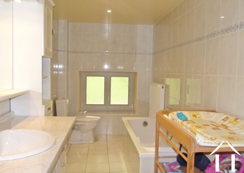 salle de bain à l'étage