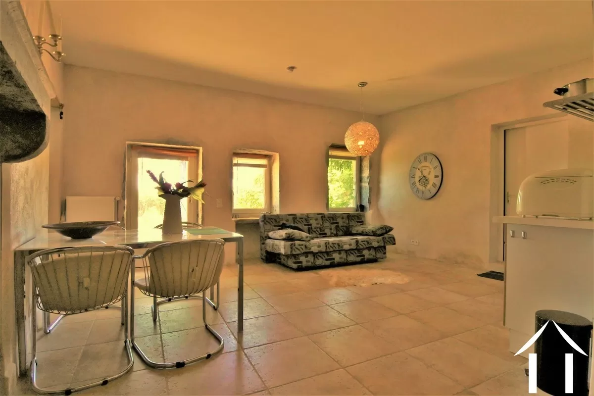 deuxième salon et cuisine