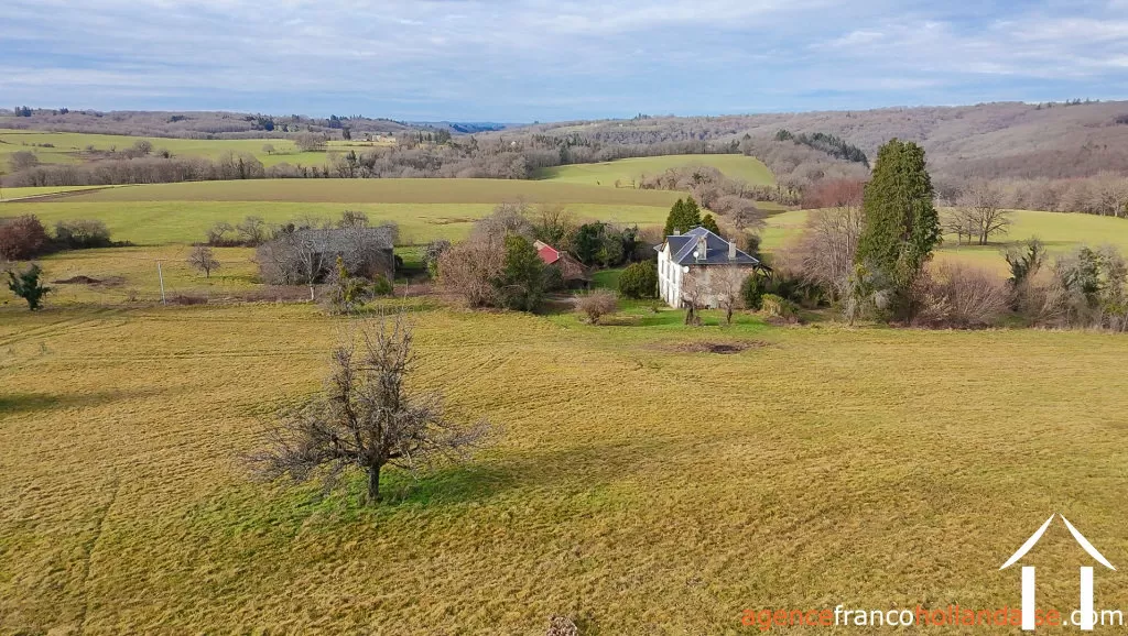 Ensemble charmant, source et presque 4 hectares