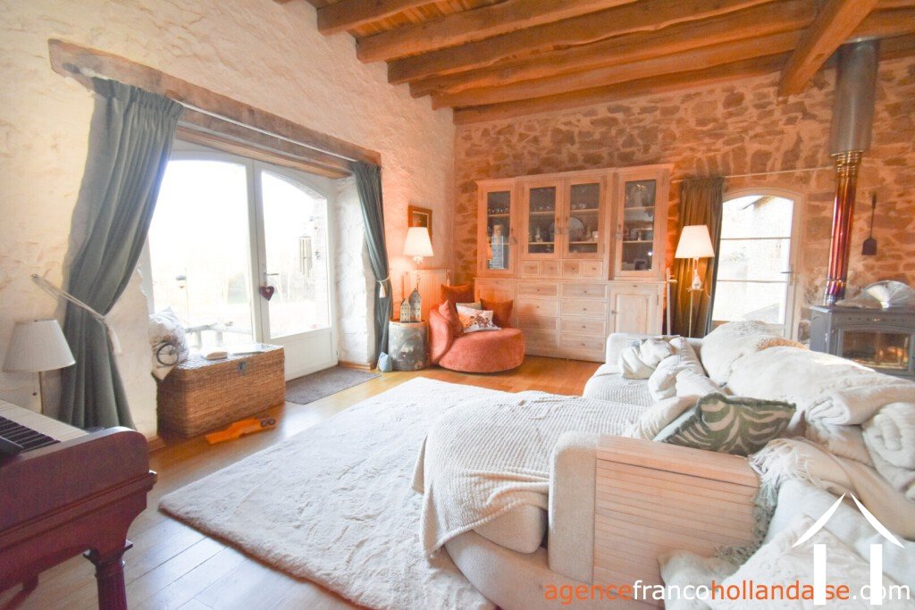 Maison à vendre chateau chervix, limousin, Li1032 Image - 10