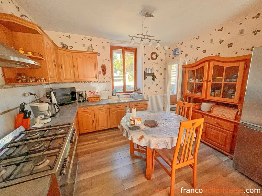 Maison de bourg à vendre chateauneuf la foret, limousin, Li1043 Image - 4