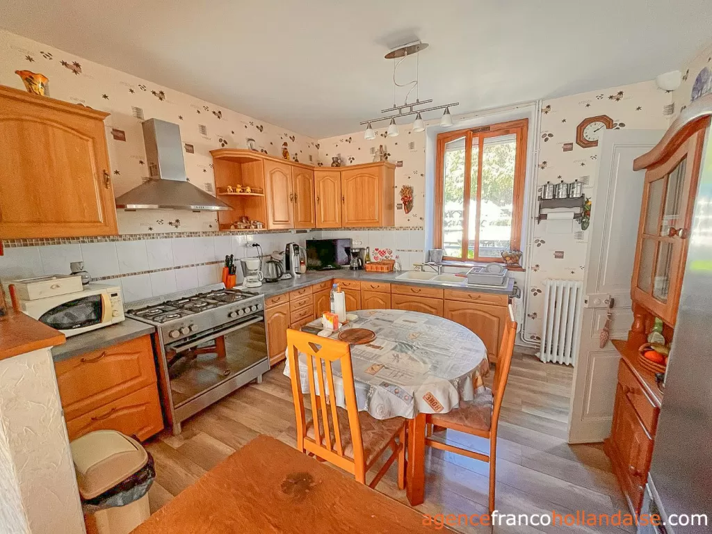 Maison de bourg à vendre chateauneuf la foret, limousin, Li1043 Image - 5