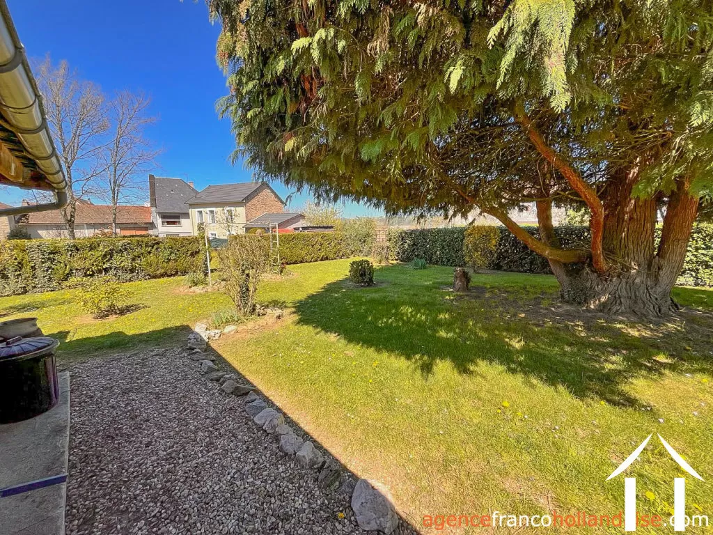 Maison de bourg à vendre chateauneuf la foret, limousin, Li1045 Image - 28