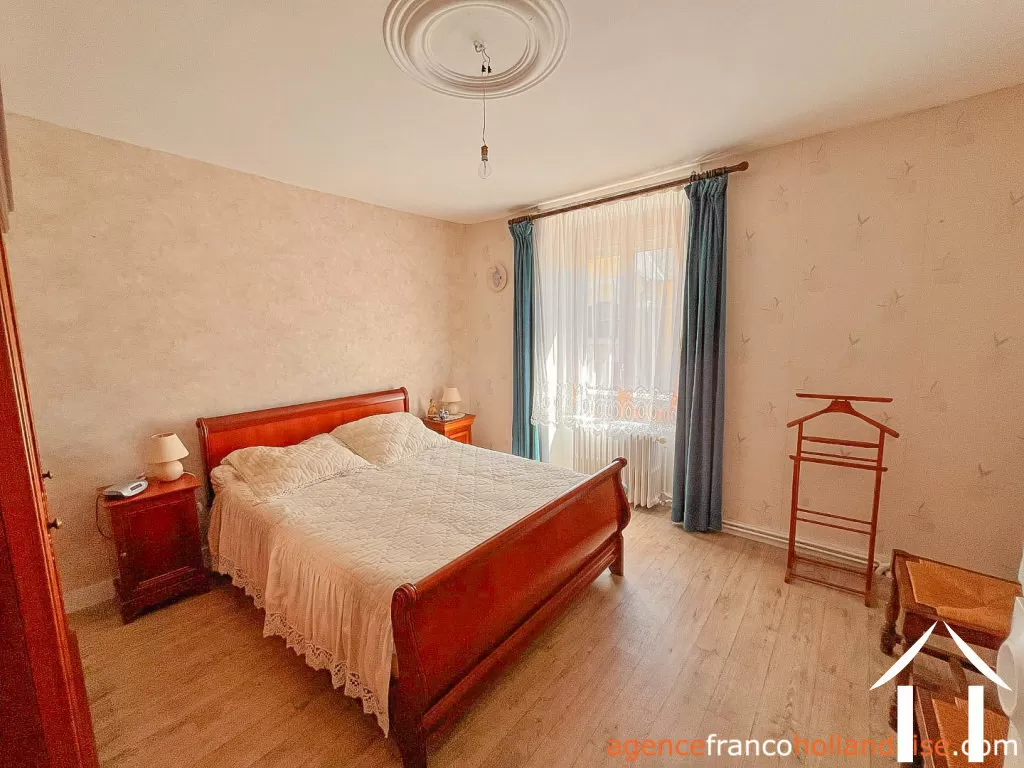 Maison de bourg à vendre chateauneuf la foret, limousin, Li1045 Image - 13