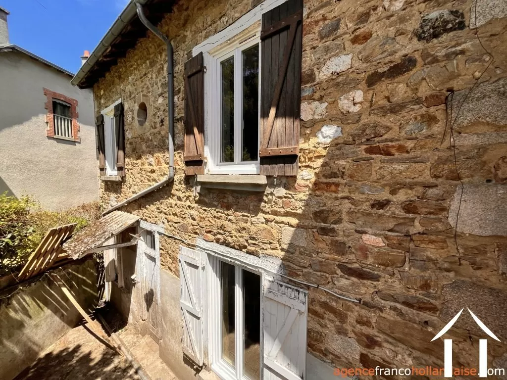 Maison de bourg à vendre chateauneuf la foret, limousin, Li1050 Image - 2