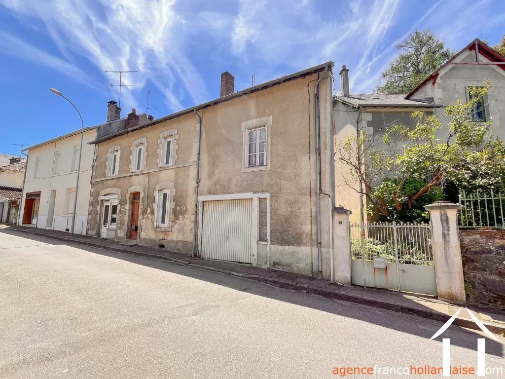 Maison de bourg à vendre chateauneuf la foret, limousin, Li1050 Image - 1