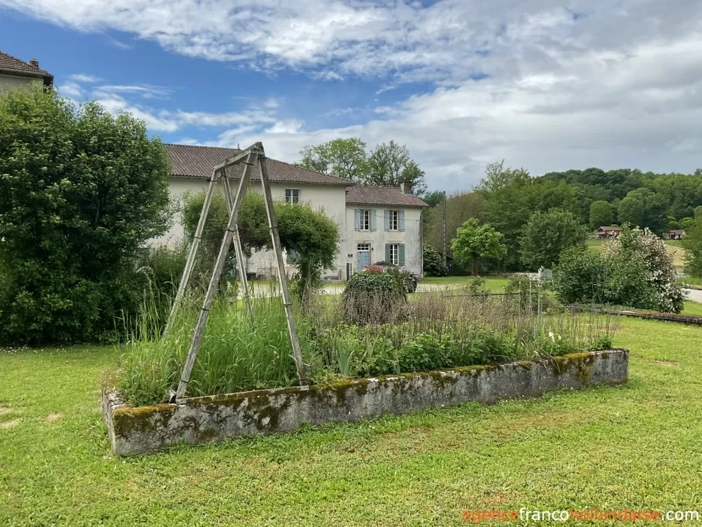 Maison avec gite à vendre rochechouart, limousin, Li1054 Image - 1