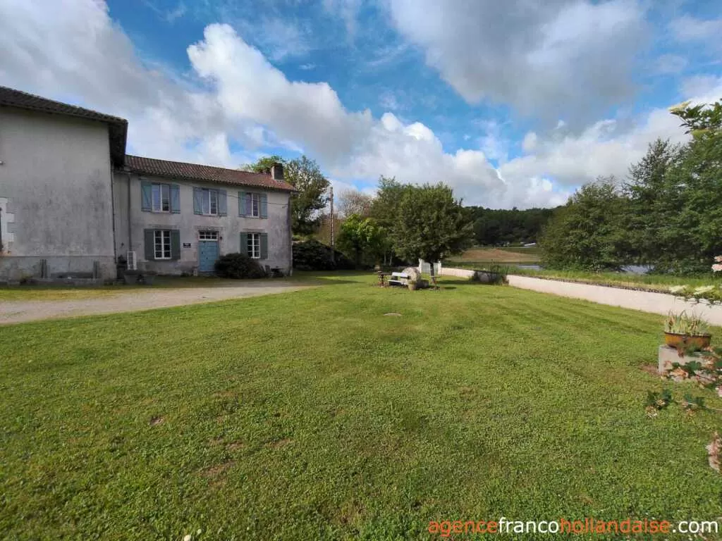 Maison avec gite à vendre rochechouart, limousin, Li1054 Image - 41