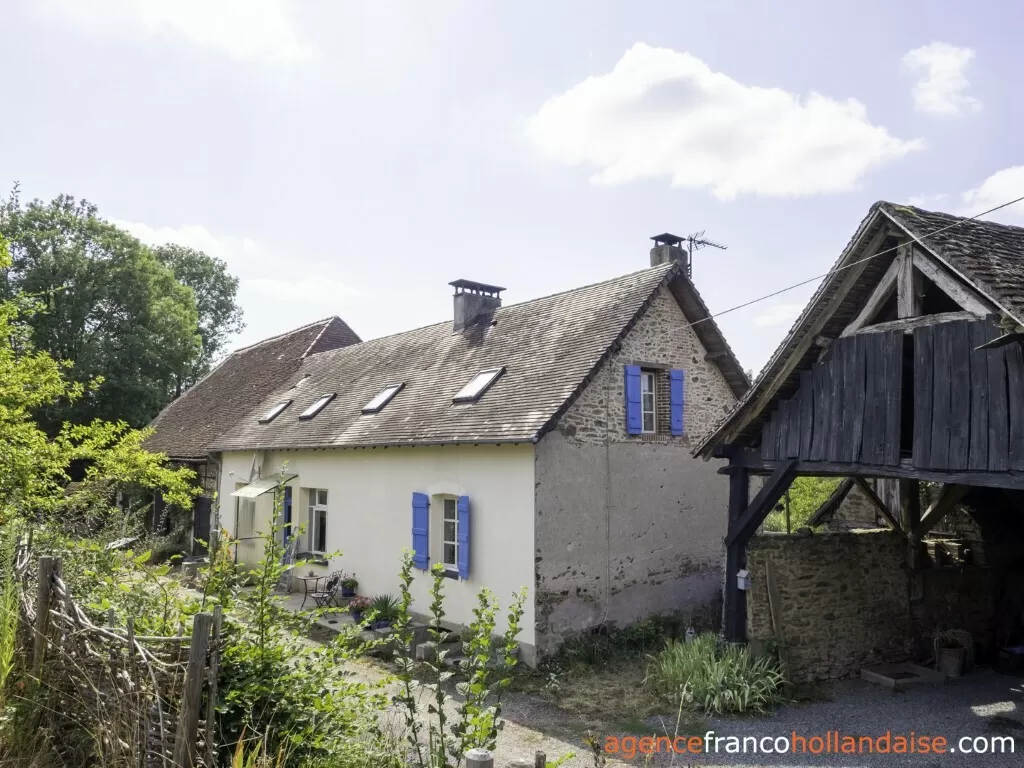 Maison avec gite à vendre lubersac, limousin, Li1070 Image - 4