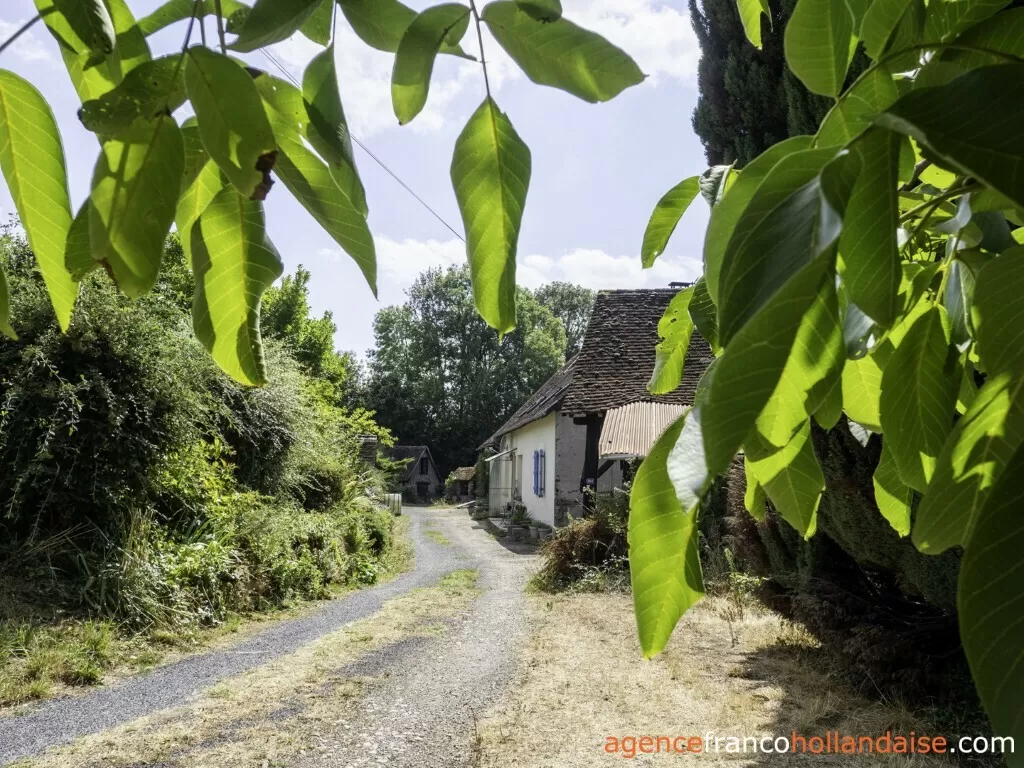 Maison avec gite à vendre lubersac, limousin, Li1070 Image - 2